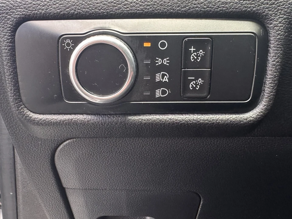 2023 Ford Explorer 6th Gen - Image 19 of 28