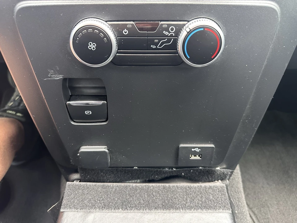 2023 Ford Explorer 6th Gen - Image 25 of 28