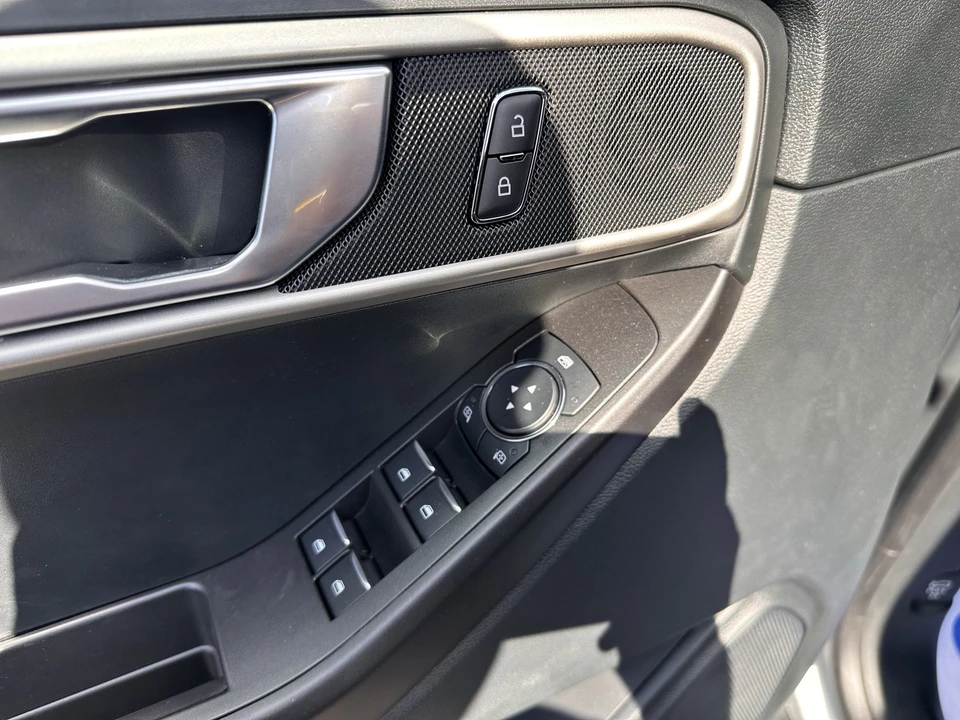 2023 Ford Explorer 6th Gen - Image 19 of 28