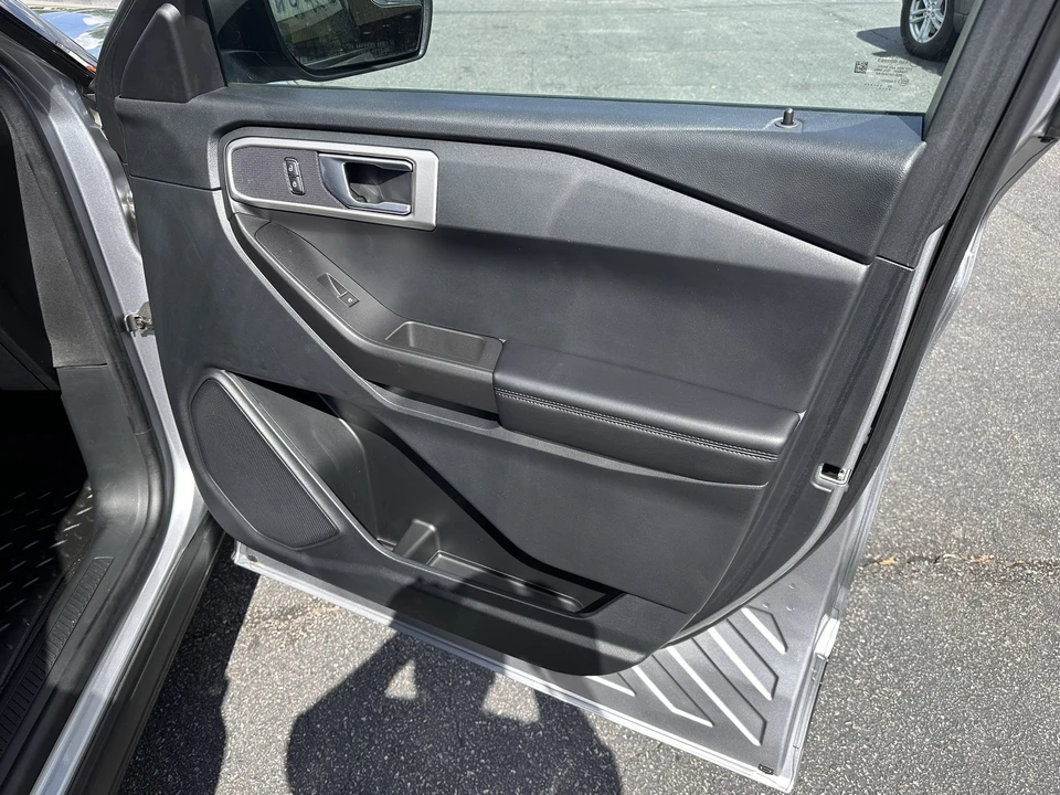 2023 Ford Explorer 6th Gen - Image 16 of 28