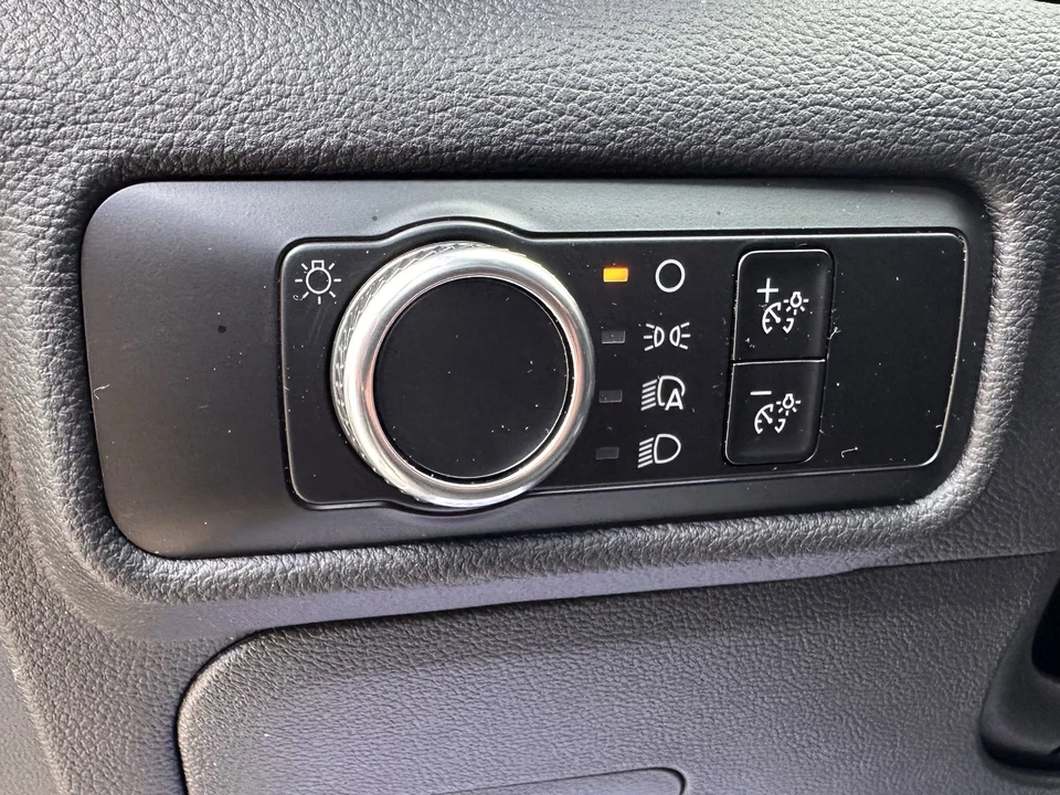 2023 Ford Explorer 6th Gen - Image 14 of 28