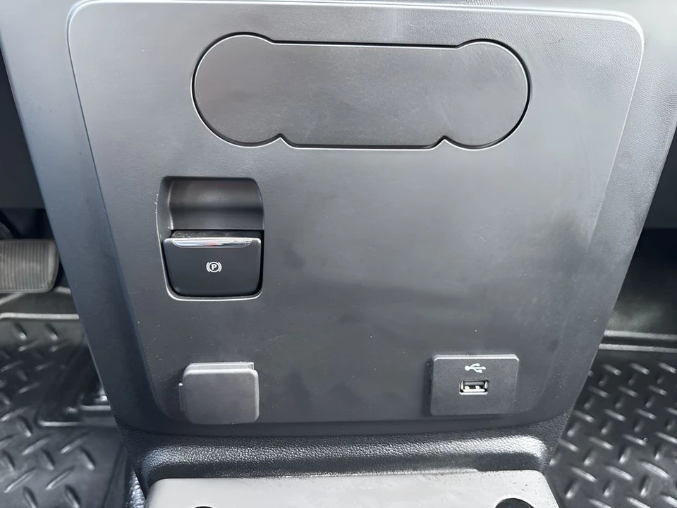 2023 Ford Explorer 6th Gen - Image 22 of 31