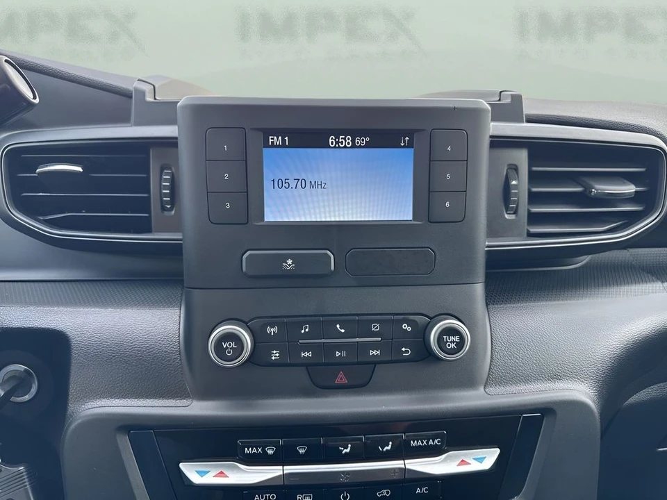 2023 Ford Explorer 6th Gen - Image 19 of 31