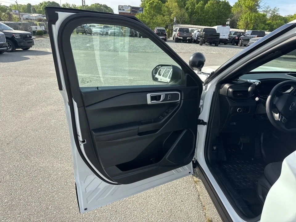 2023 Ford Explorer 6th Gen - Image 25 of 31