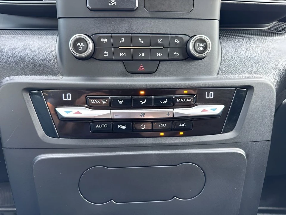 2023 Ford Explorer 6th Gen - Image 21 of 31