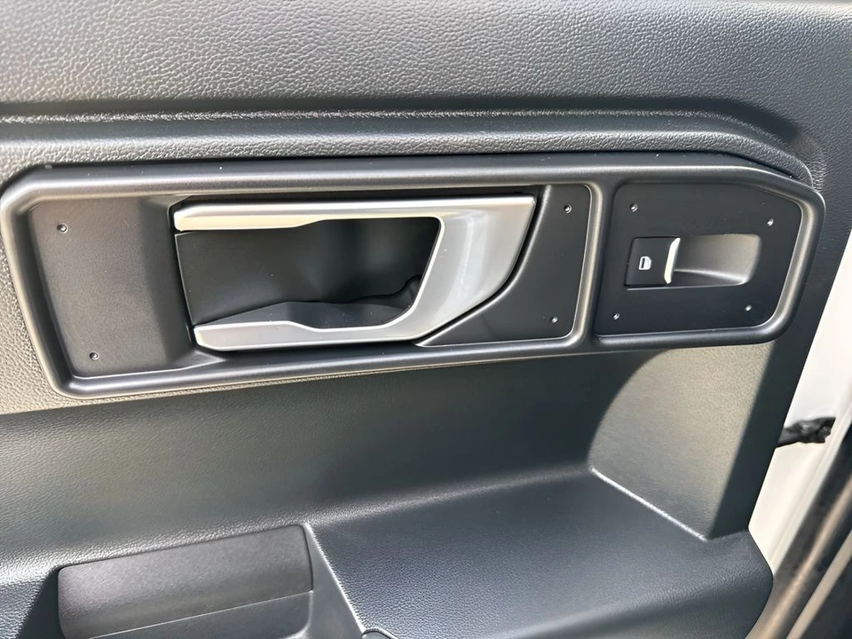 2023 Ford Explorer 6th Gen - Image 28 of 31