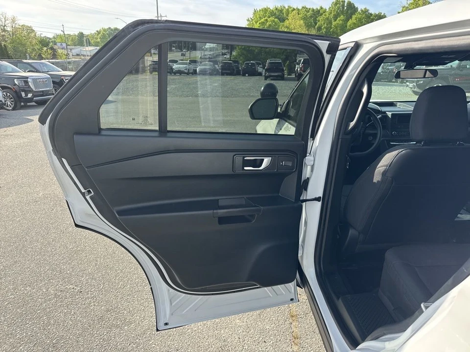 2023 Ford Explorer 6th Gen - Image 27 of 31