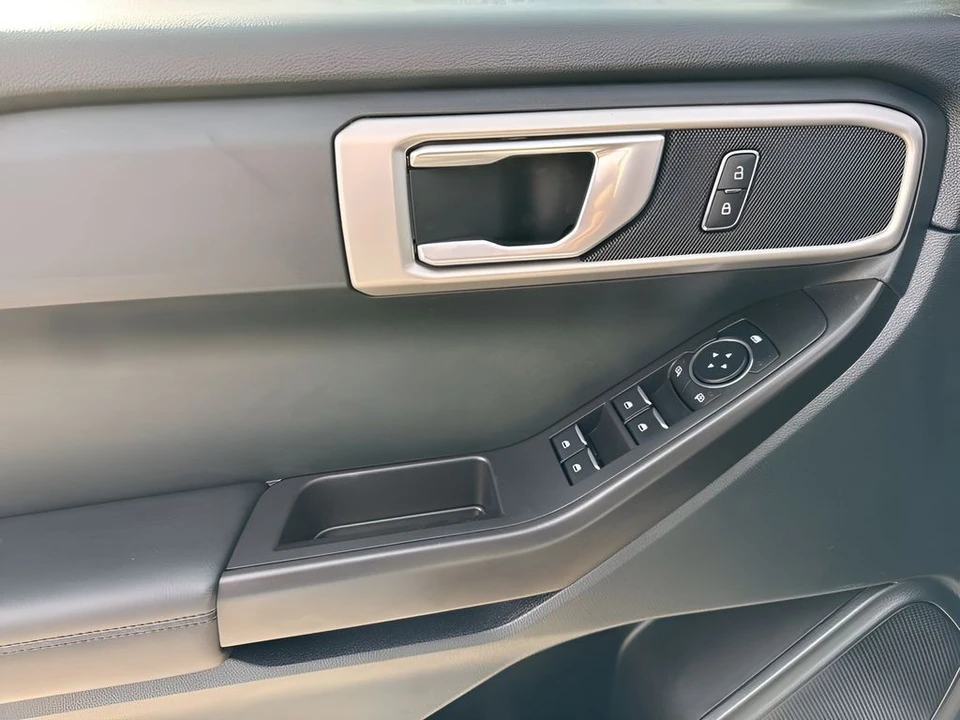 2023 Ford Explorer 6th Gen - Image 26 of 31