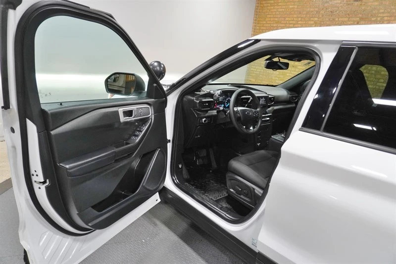 2023 Ford Explorer 6th Gen - Image 19 of 21