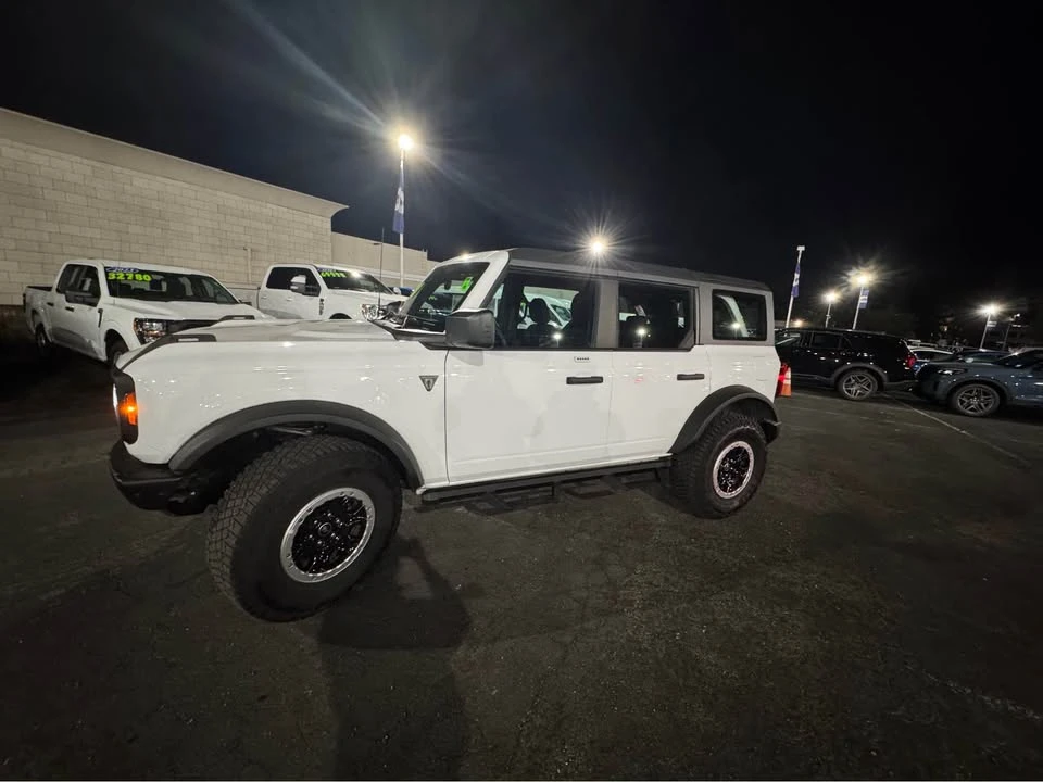 2023 Ford Bronco 6th Gen - Image 5 of 11