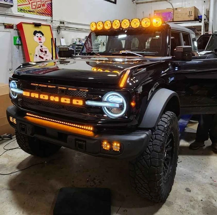 2023 Ford Bronco 6th Gen - Image 2 of 2
