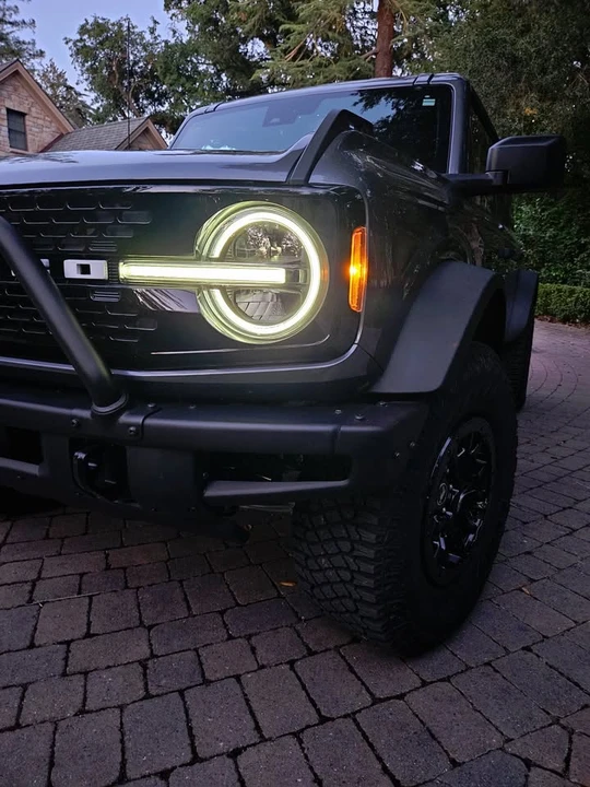 2023 Ford Bronco 6th Gen - Image 2 of 21