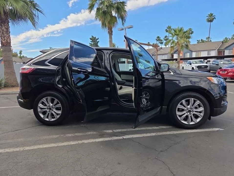 2023 Ford Edge - Image 2 of 20