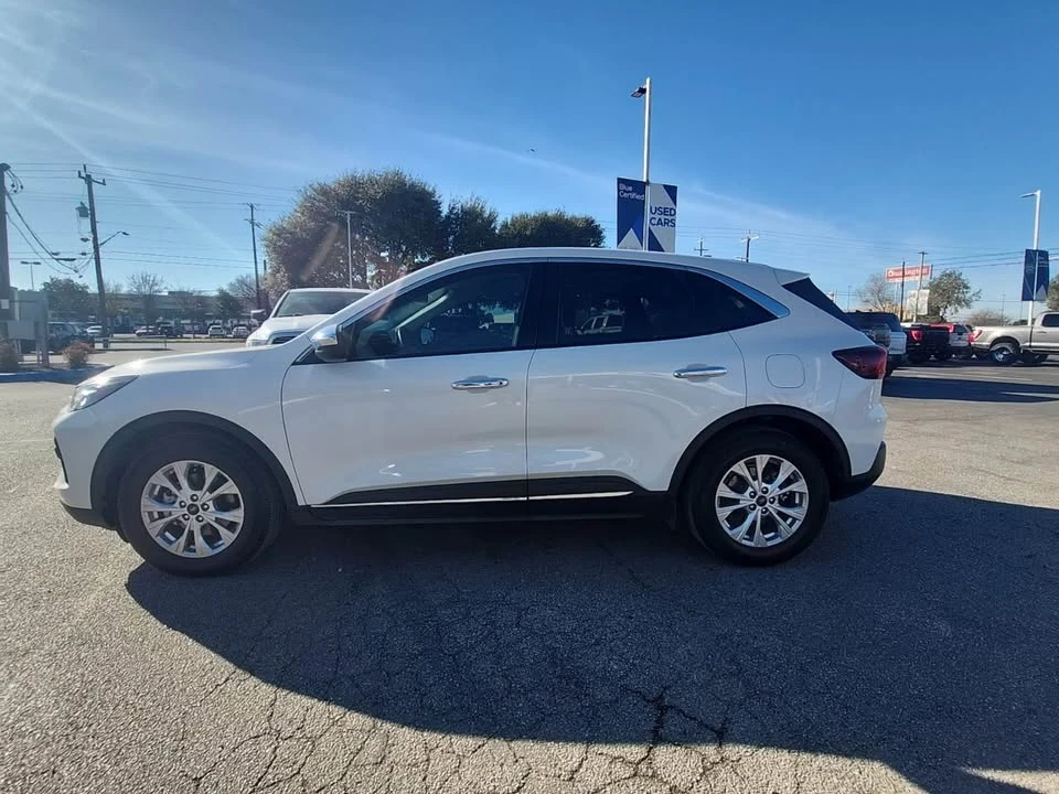 2023 Ford Escape - Image 4 of 7