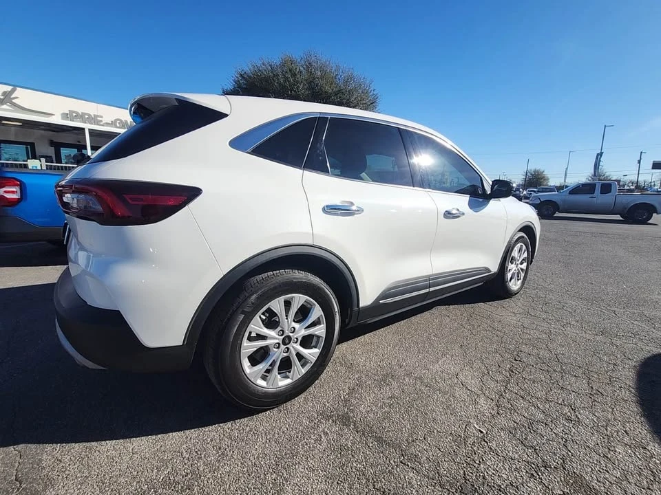 2023 Ford Escape - Image 3 of 7