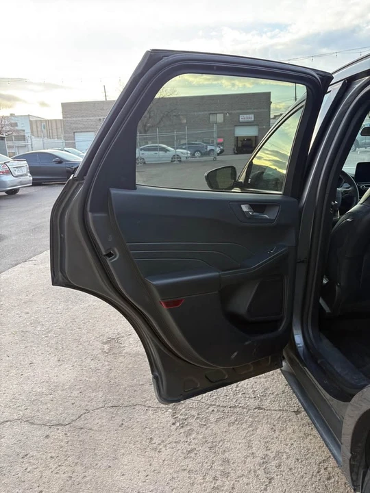 2023 Ford Escape - Image 10 of 17