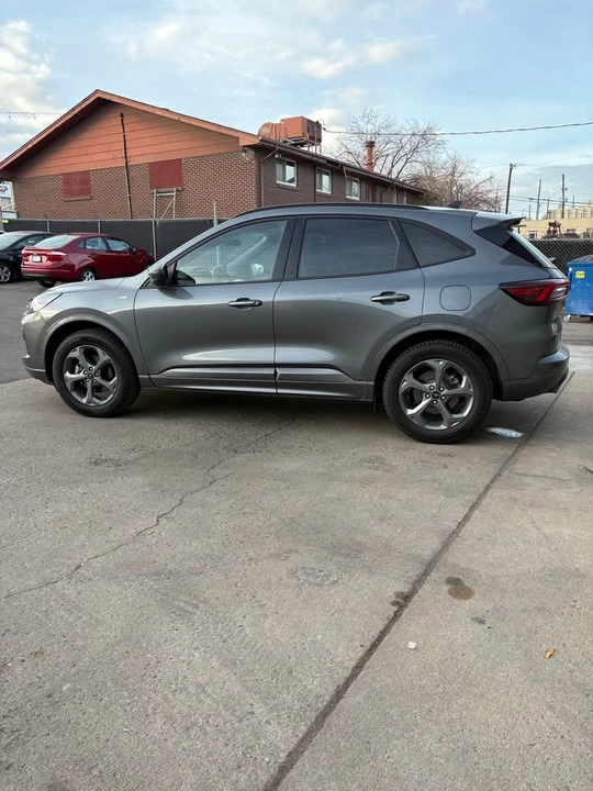 2023 Ford Escape - Image 4 of 17