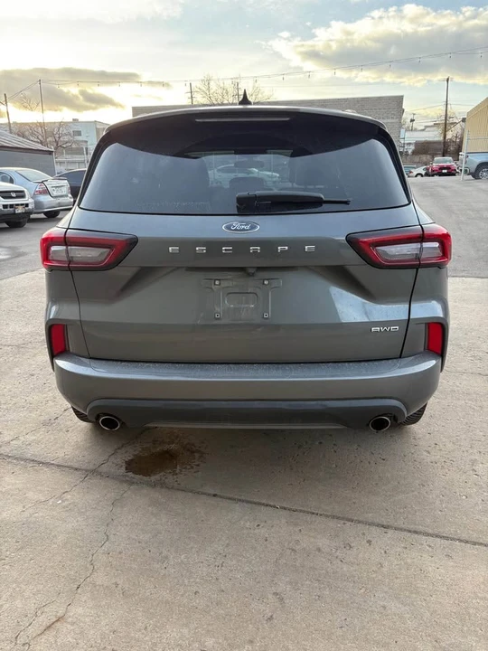 2023 Ford Escape - Image 3 of 17
