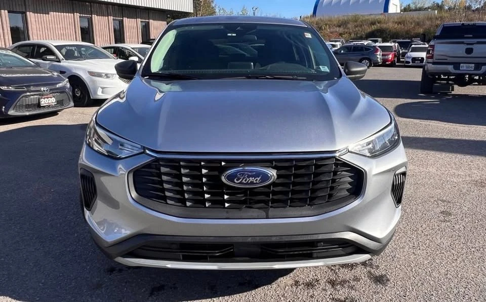 2023 Ford Escape - Image 2 of 9
