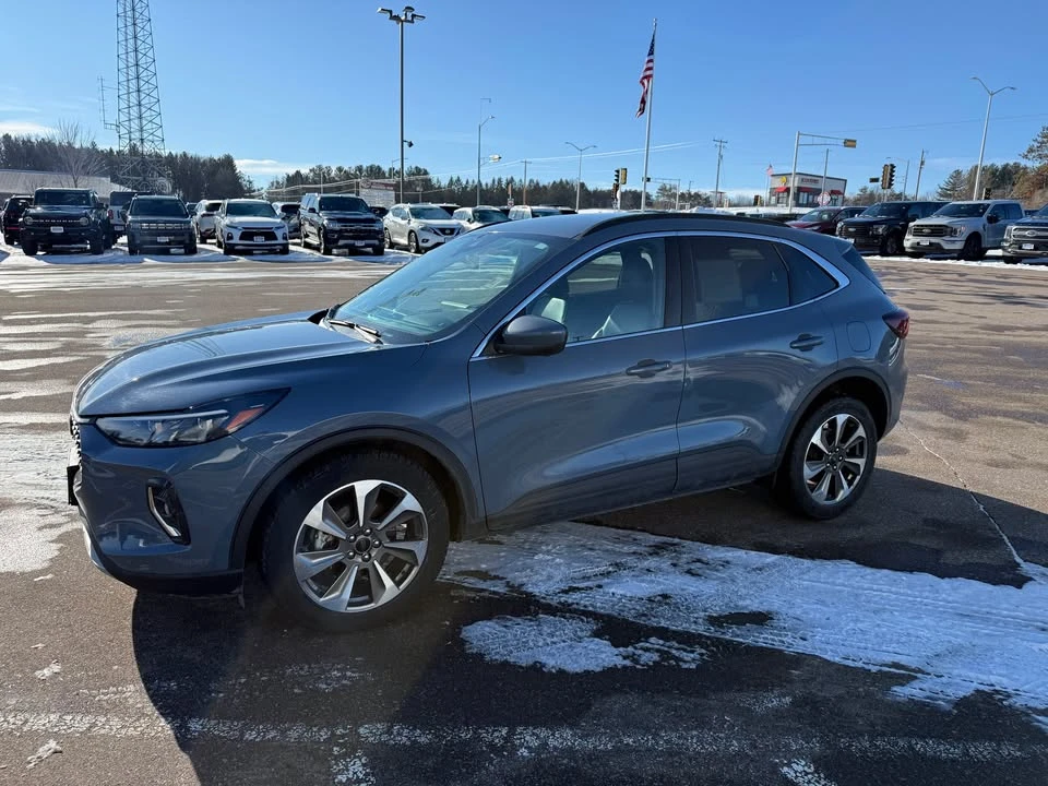 2023 Ford Escape - Image 2 of 9