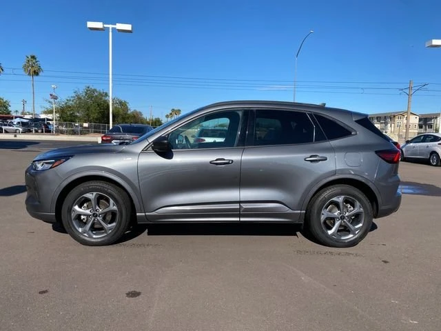 2023 Ford Escape - Image 2 of 18