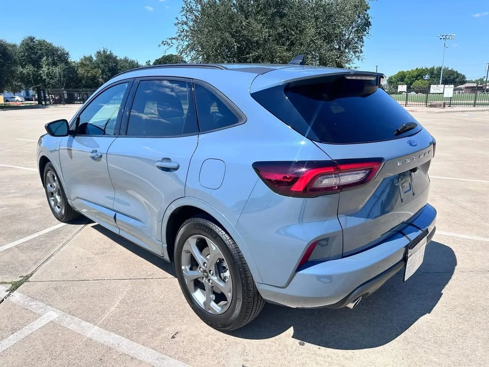 2023 Ford Escape - Image 4 of 19