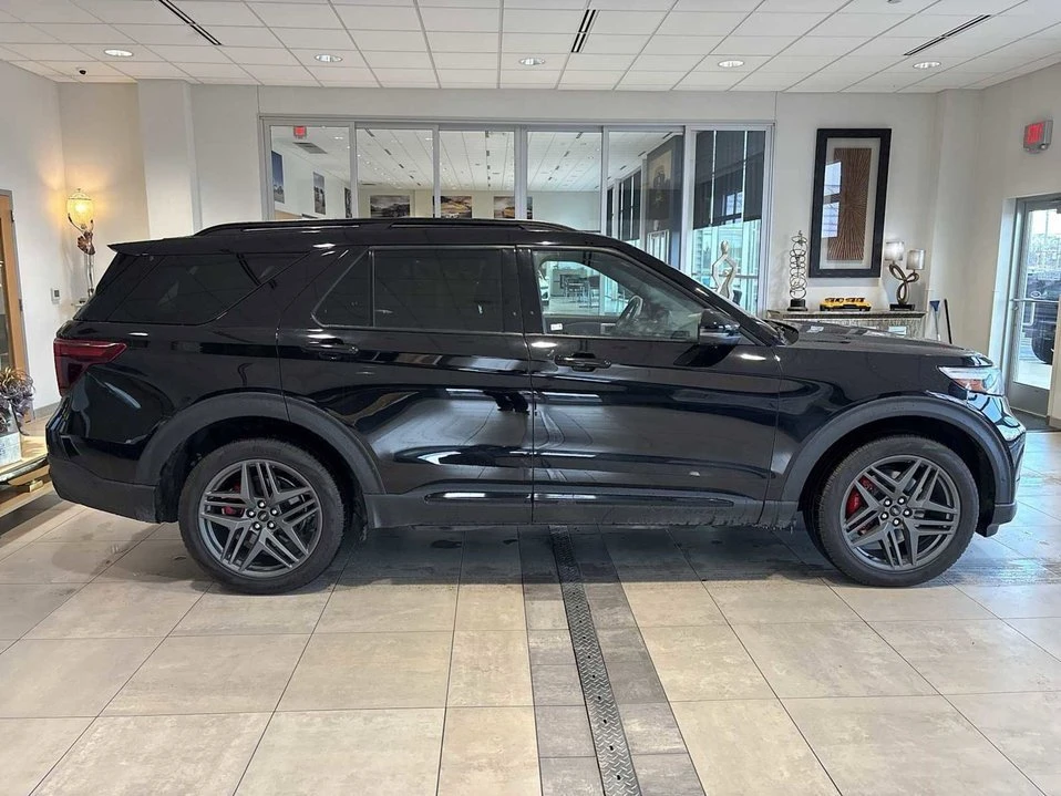 2023 Ford Explorer 6th Gen - Image 2 of 10