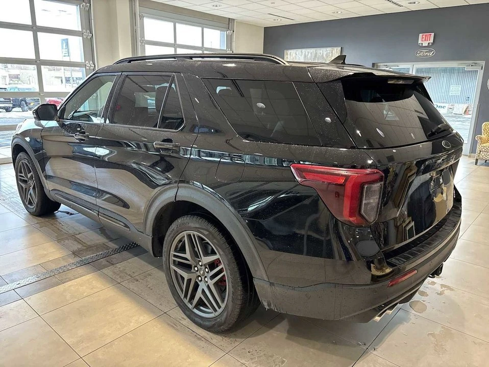 2023 Ford Explorer 6th Gen - Image 5 of 10
