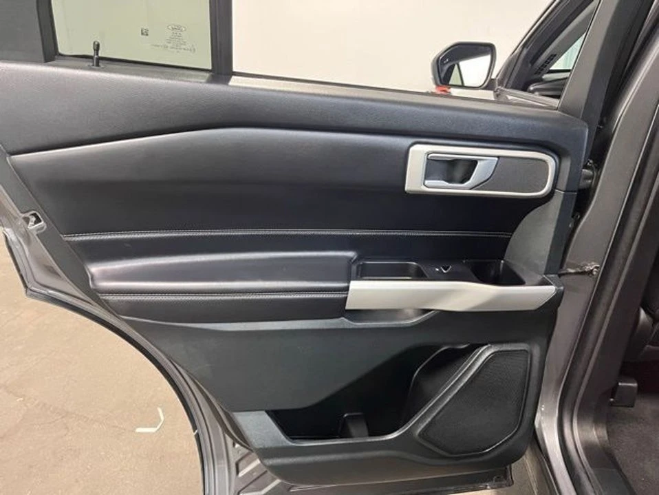 2023 Ford Explorer 6th Gen - Image 18 of 20