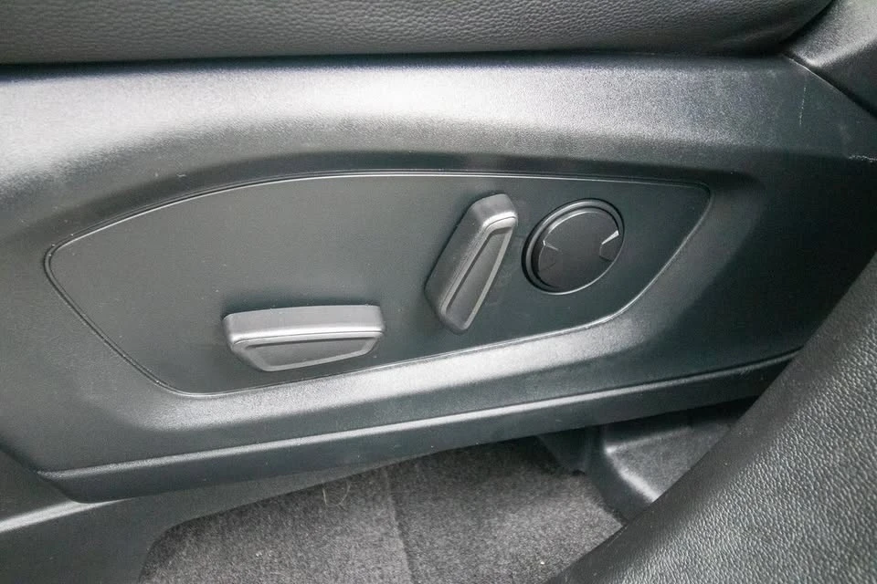 2023 Ford Explorer 6th Gen - Image 13 of 19