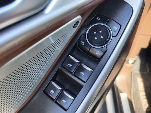 2023 Ford Explorer 6th Gen - Image 17 of 20