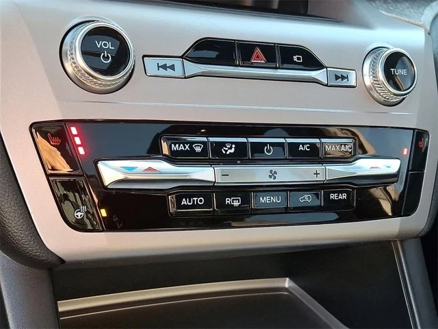 2023 Ford Explorer 6th Gen - Image 16 of 19