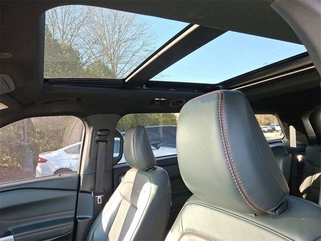 2023 Ford Explorer 6th Gen - Image 14 of 19
