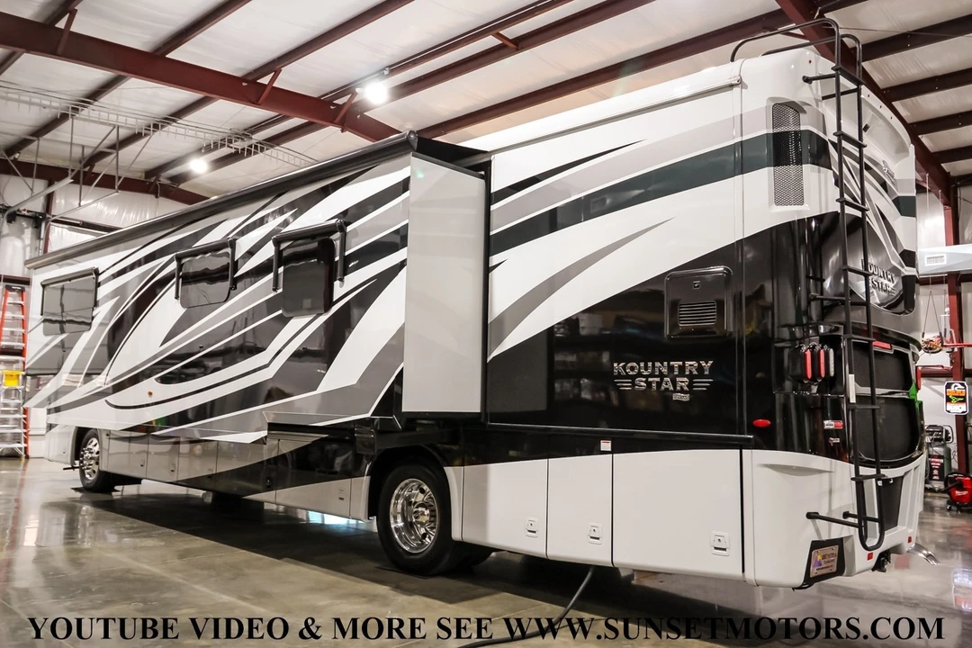2023 Freightliner - Image 7 of 21