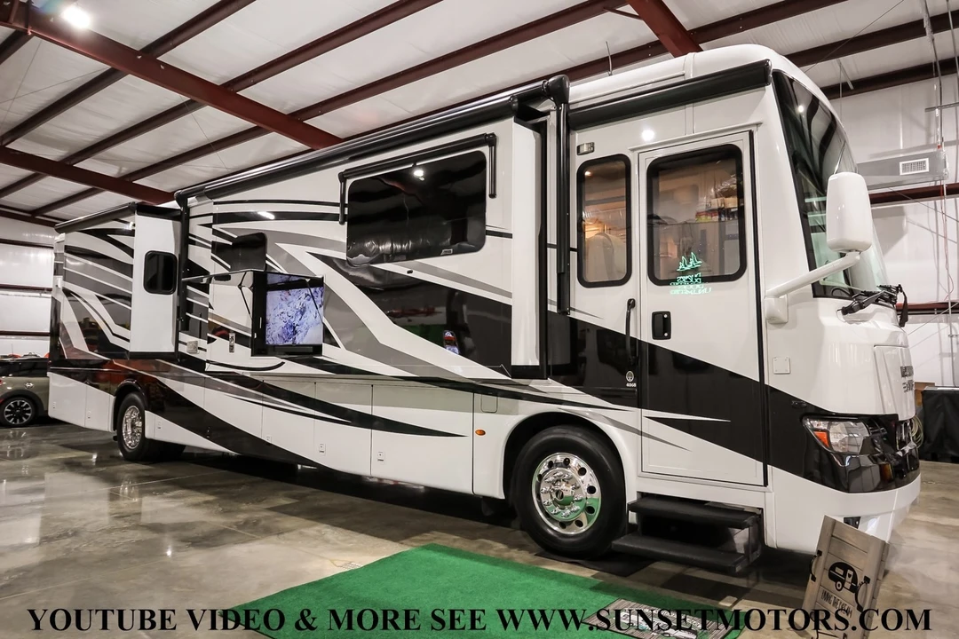 2023 Freightliner - Image 2 of 21