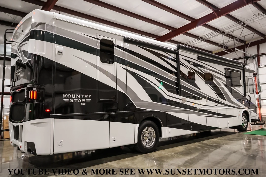 2023 Freightliner - Image 9 of 21