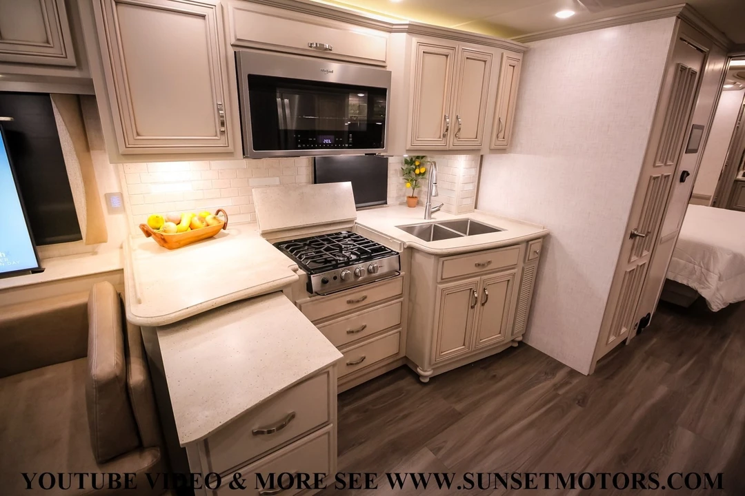 2023 Freightliner - Image 17 of 21