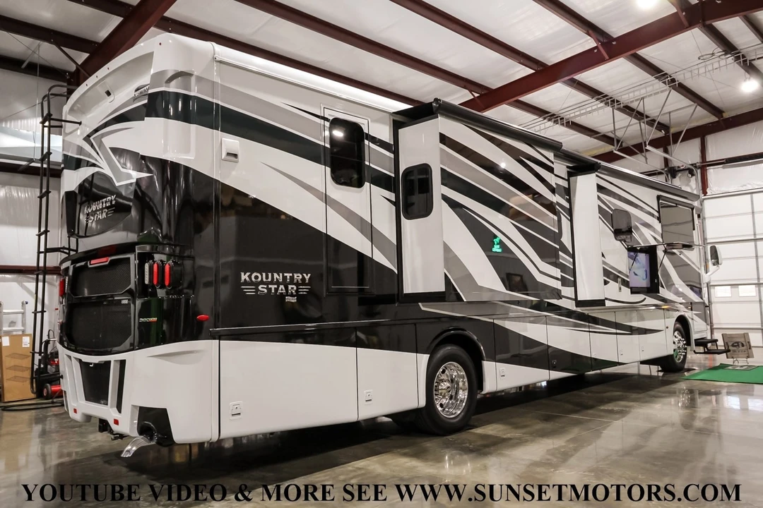 2023 Freightliner - Image 10 of 21