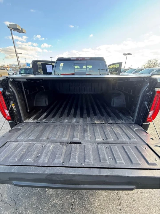 2023 GMC Sierra 5th Gen - Image 15 of 21