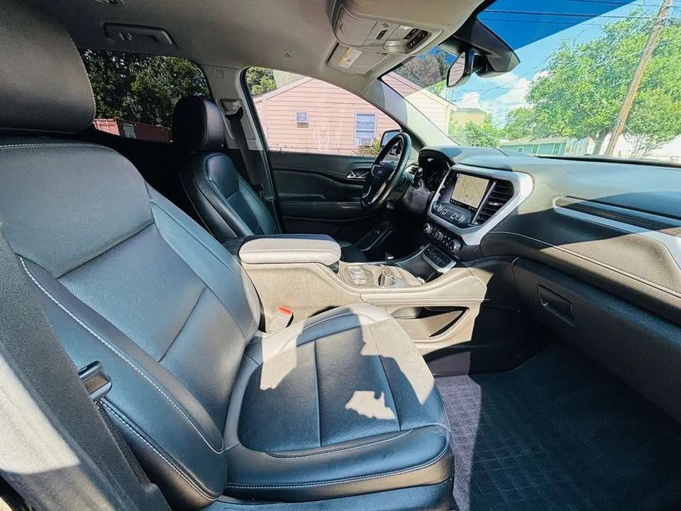 2023 GMC Acadia - Image 3 of 4