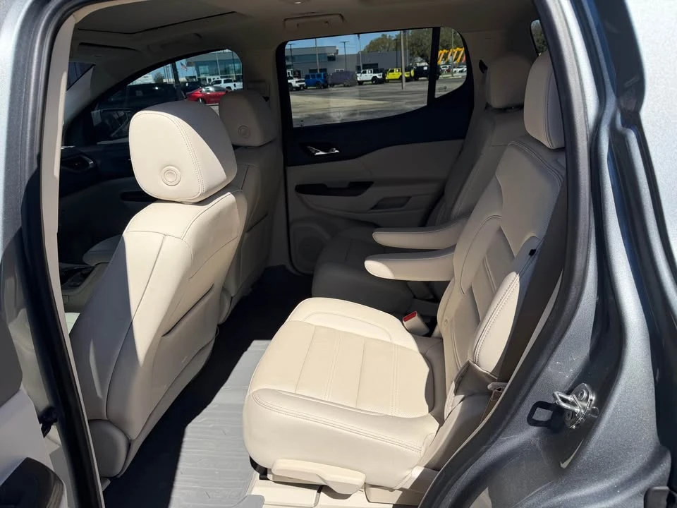 2023 GMC Acadia - Image 6 of 8