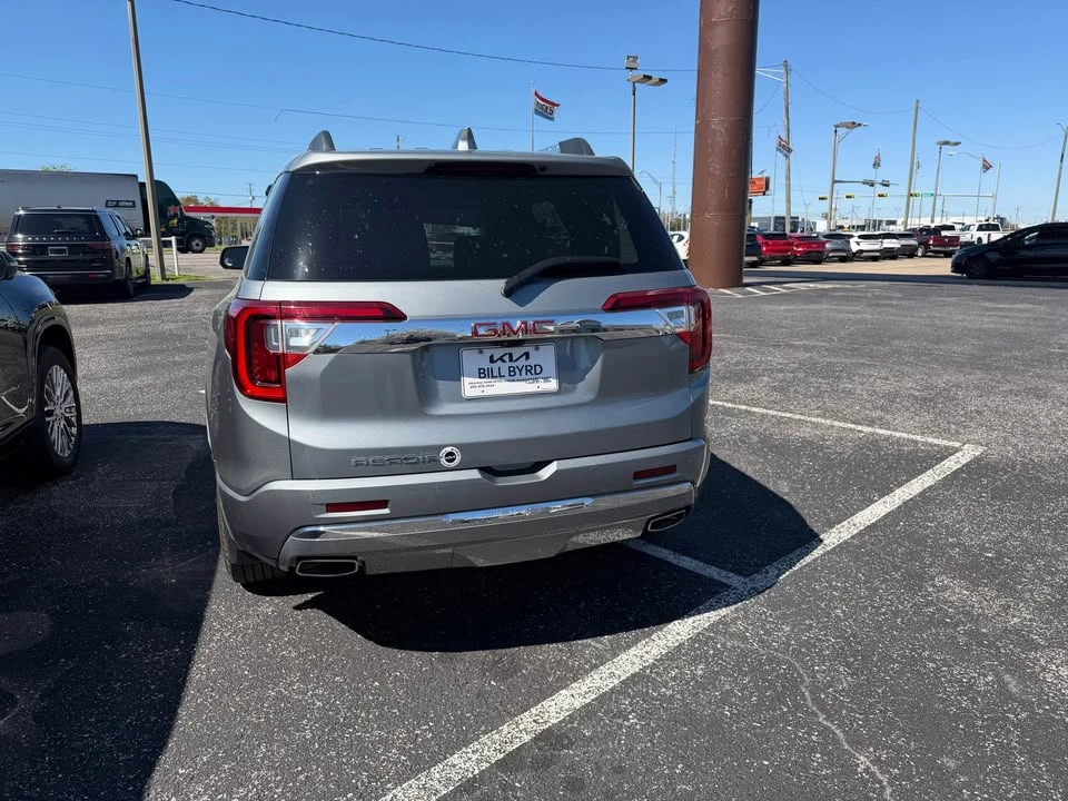 2023 GMC Acadia - Image 7 of 8