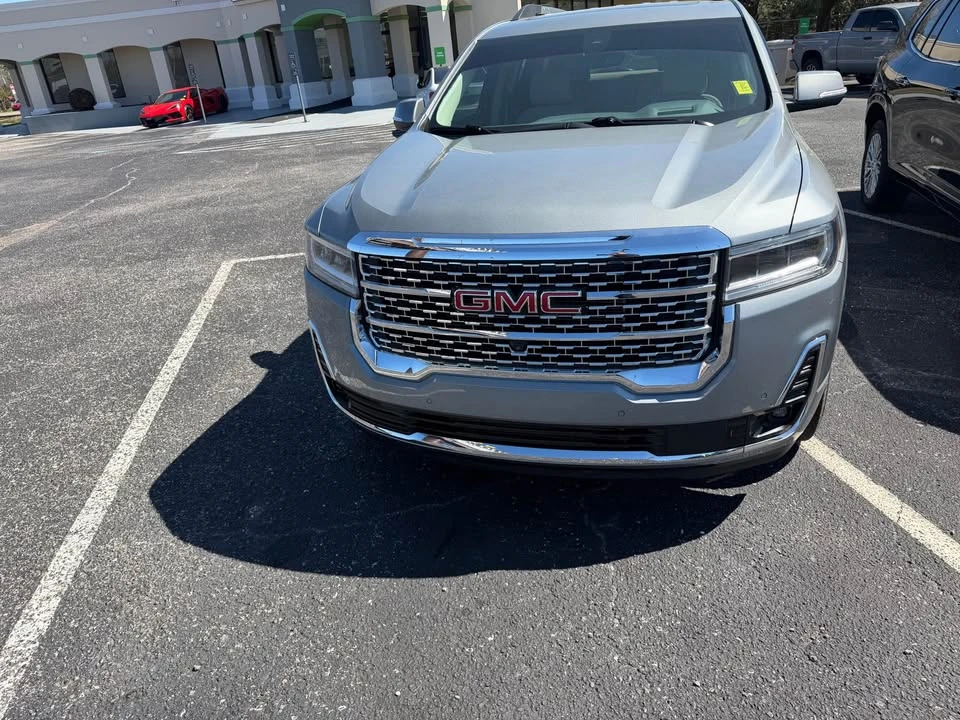 2023 GMC Acadia - Image 2 of 8