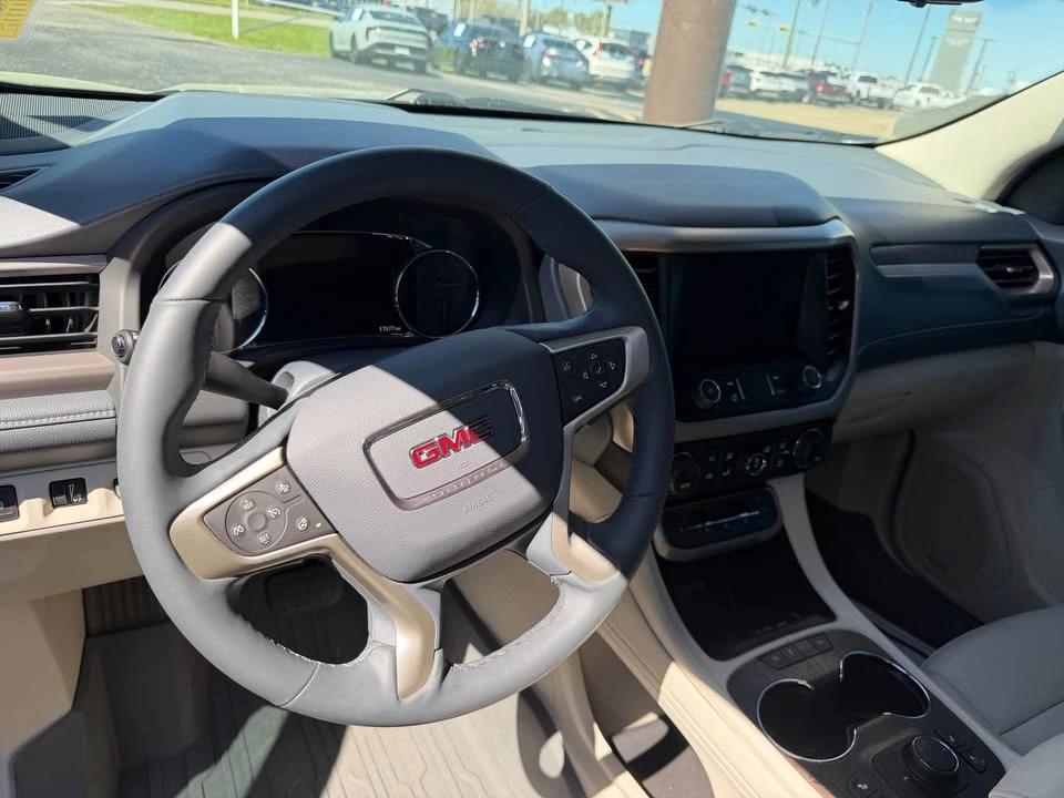 2023 GMC Acadia - Image 3 of 8