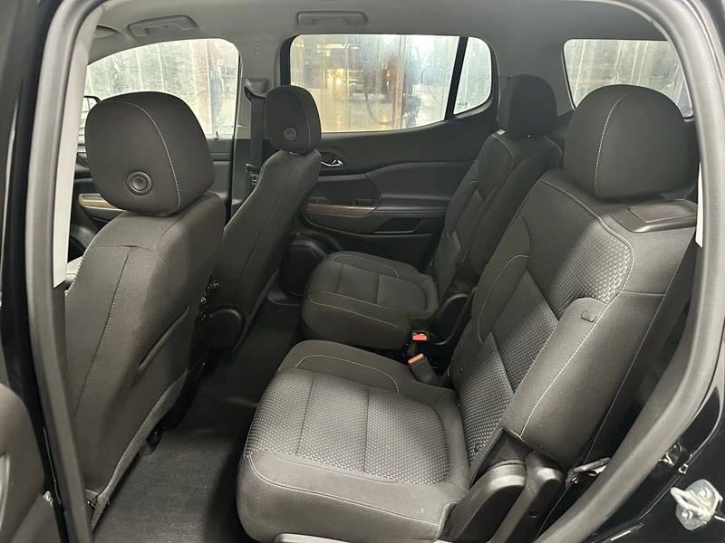 2023 GMC Acadia - Image 14 of 21