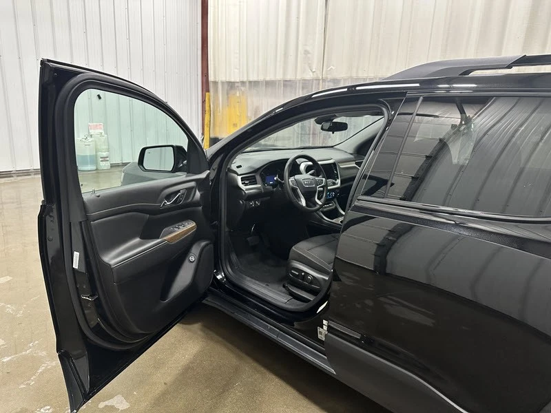 2023 GMC Acadia - Image 8 of 21