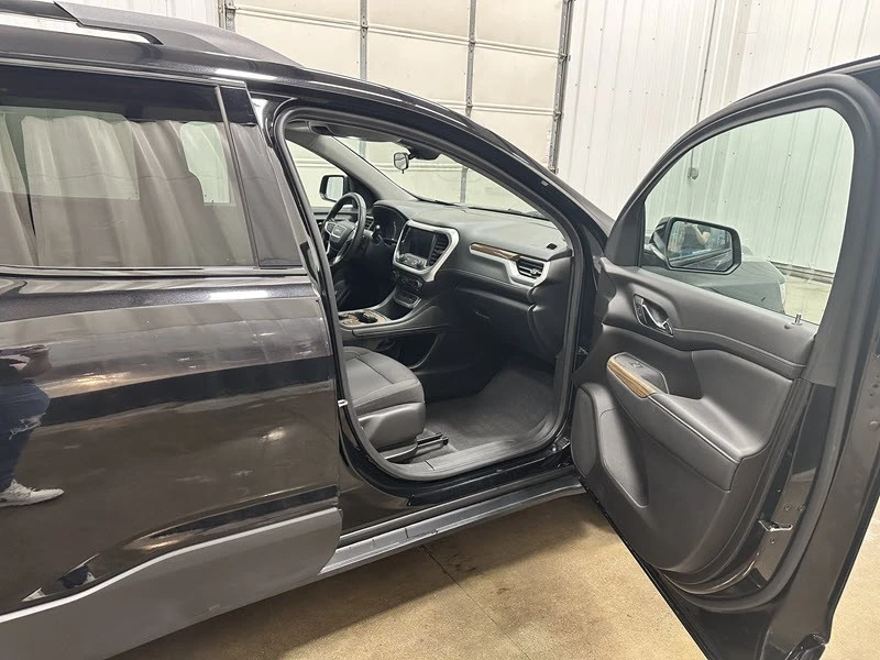 2023 GMC Acadia - Image 19 of 21