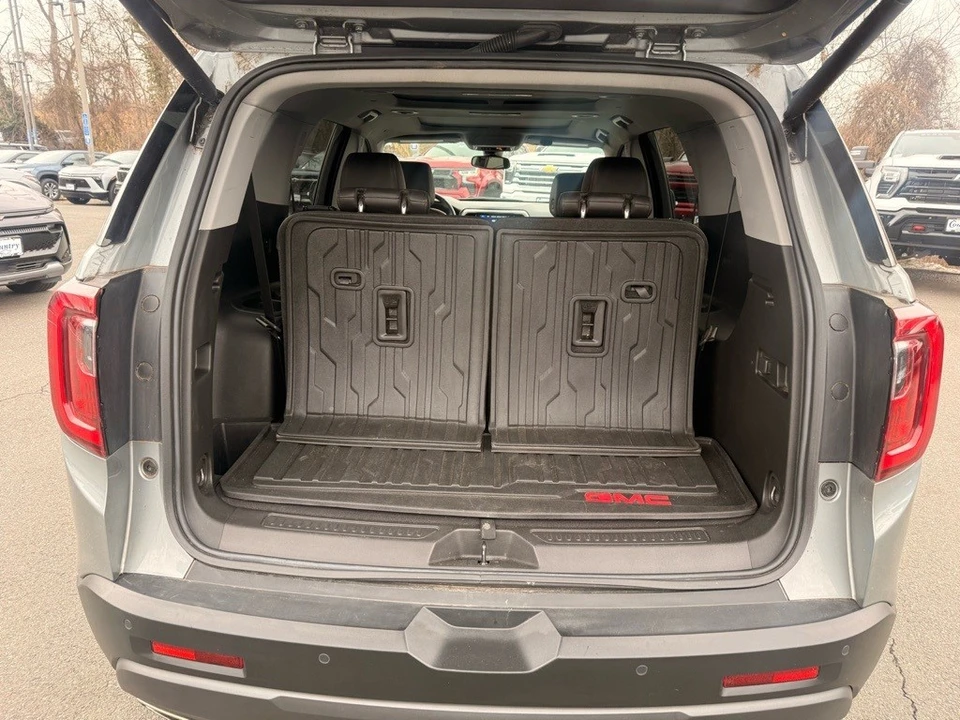 2023 GMC Acadia - Image 8 of 12
