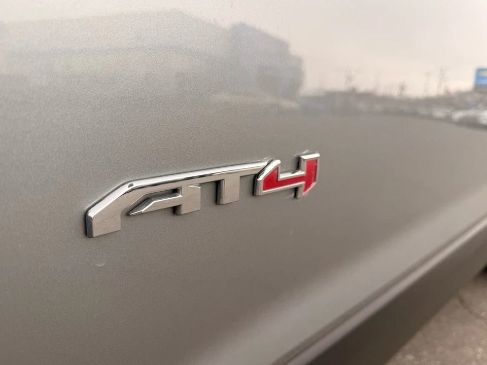 2023 GMC Acadia - Image 11 of 12