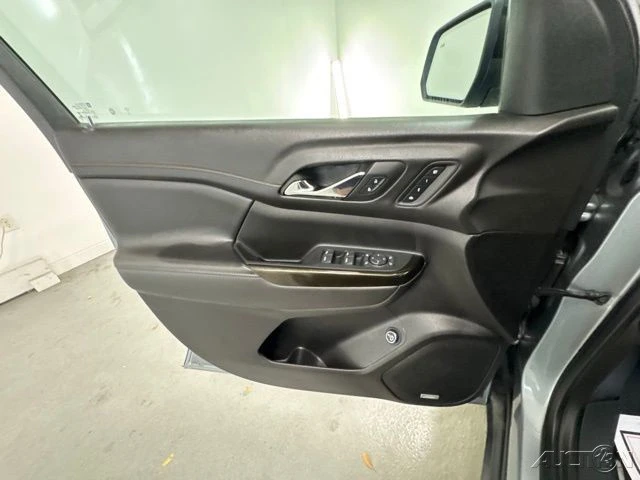 2023 GMC Acadia - Image 13 of 18